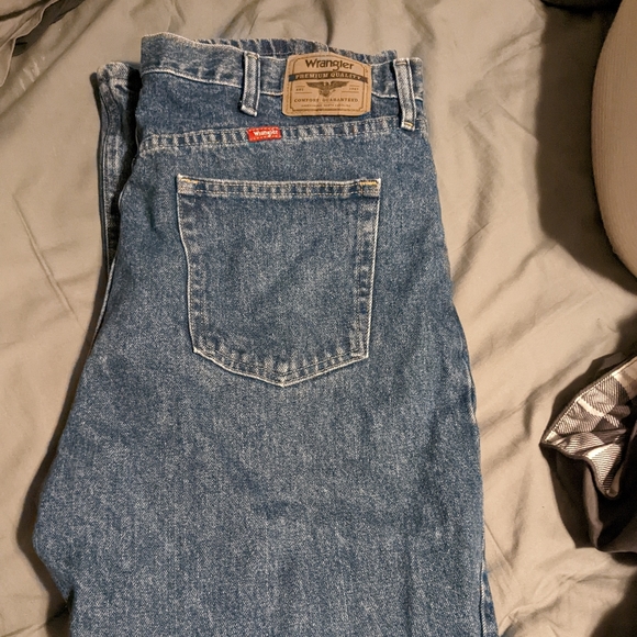 Wrangler Relaxed Jeans 40x32 - Picture 3 of 3